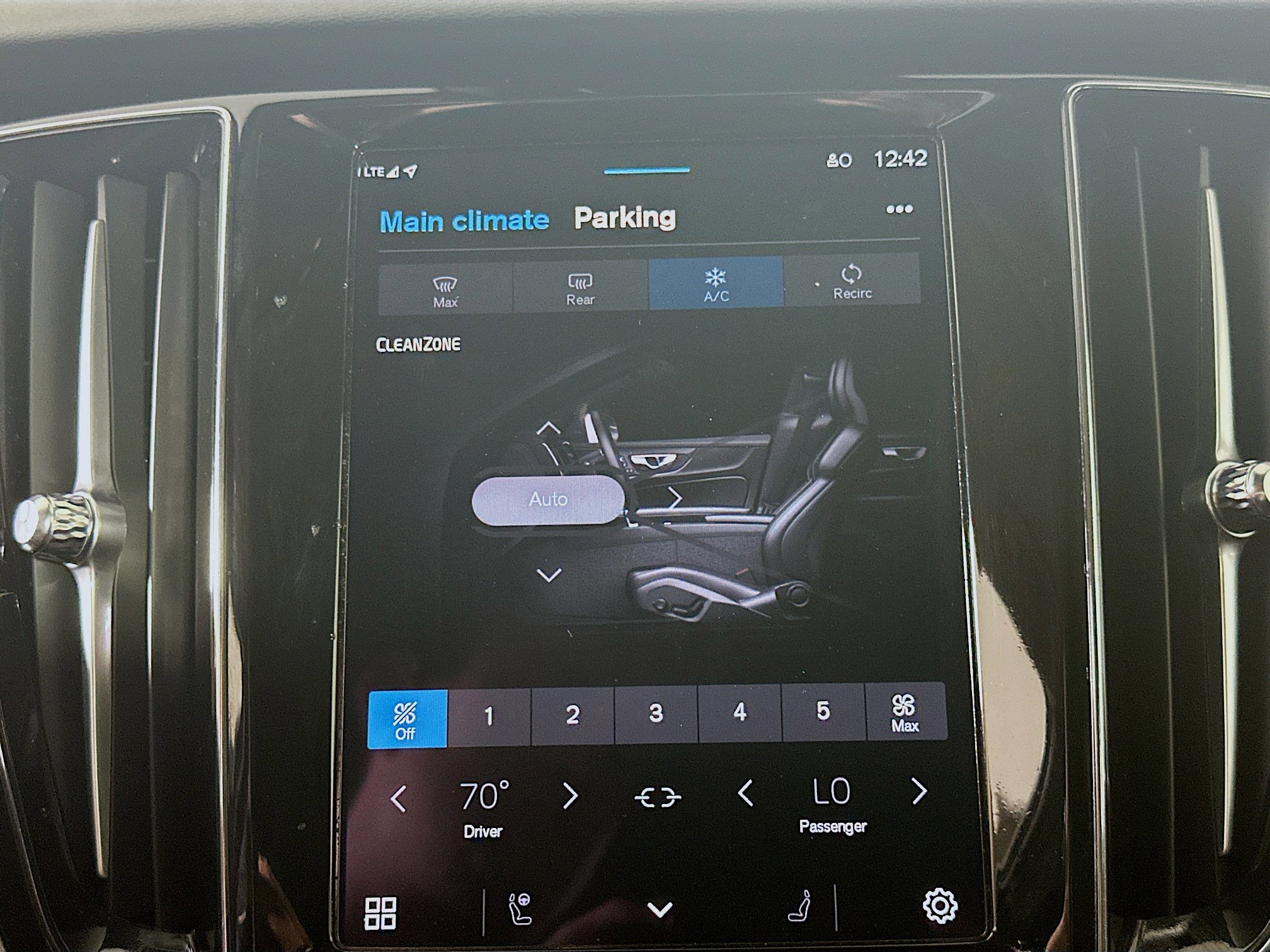 Used 2025 Volvo S60 B5 Plus image 24