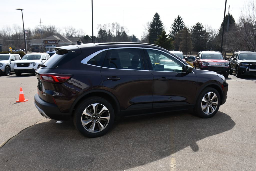 Used 2023 Ford Escape Platinum w/ Premium Technology Package image 7