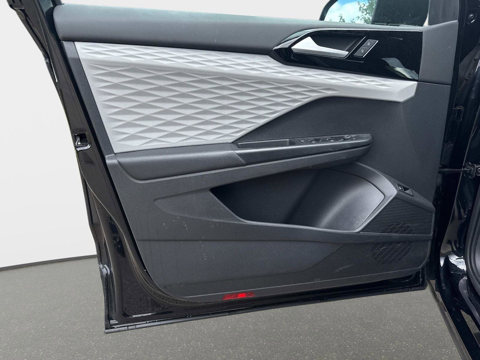 Used 2022 Volkswagen Taos S image 12