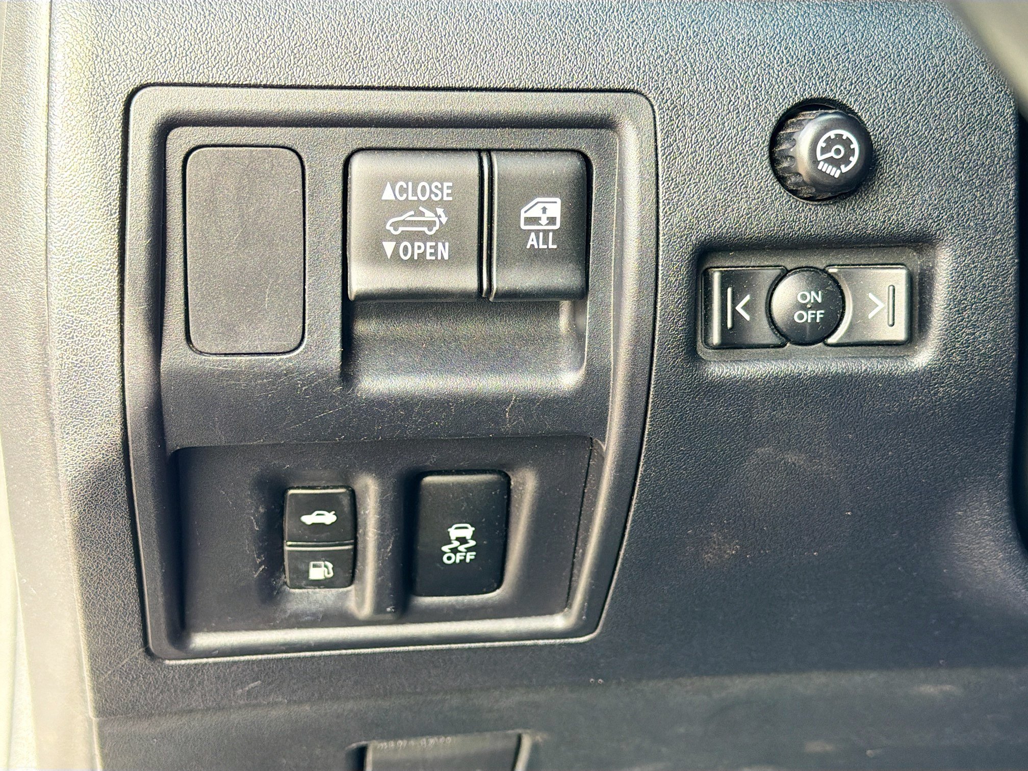 Used 2015 Lexus IS 250C w/ Luxury Package RWD image 33