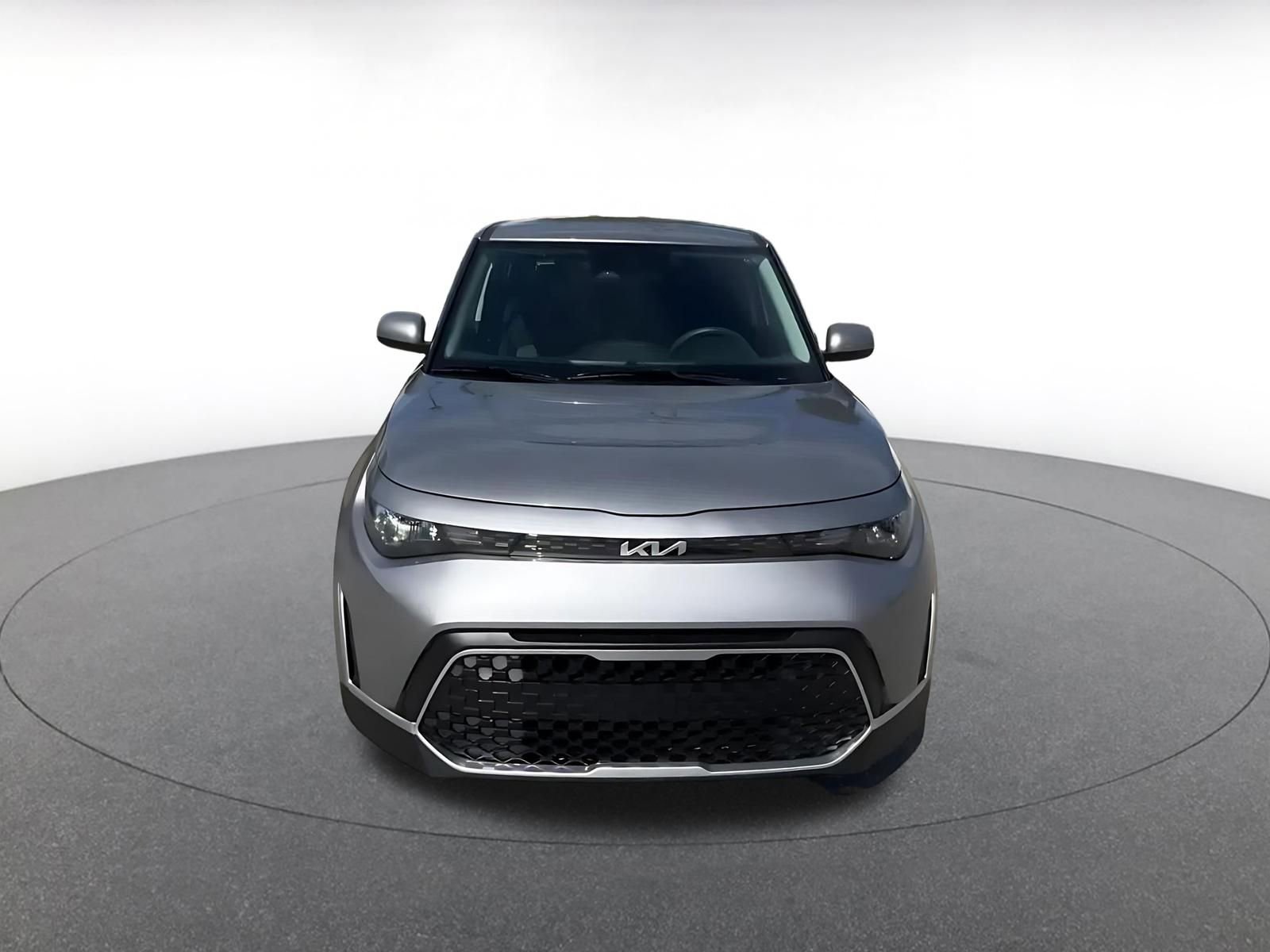 Used 2025 Kia Soul LX w/ LX Technology Package FWD image 4