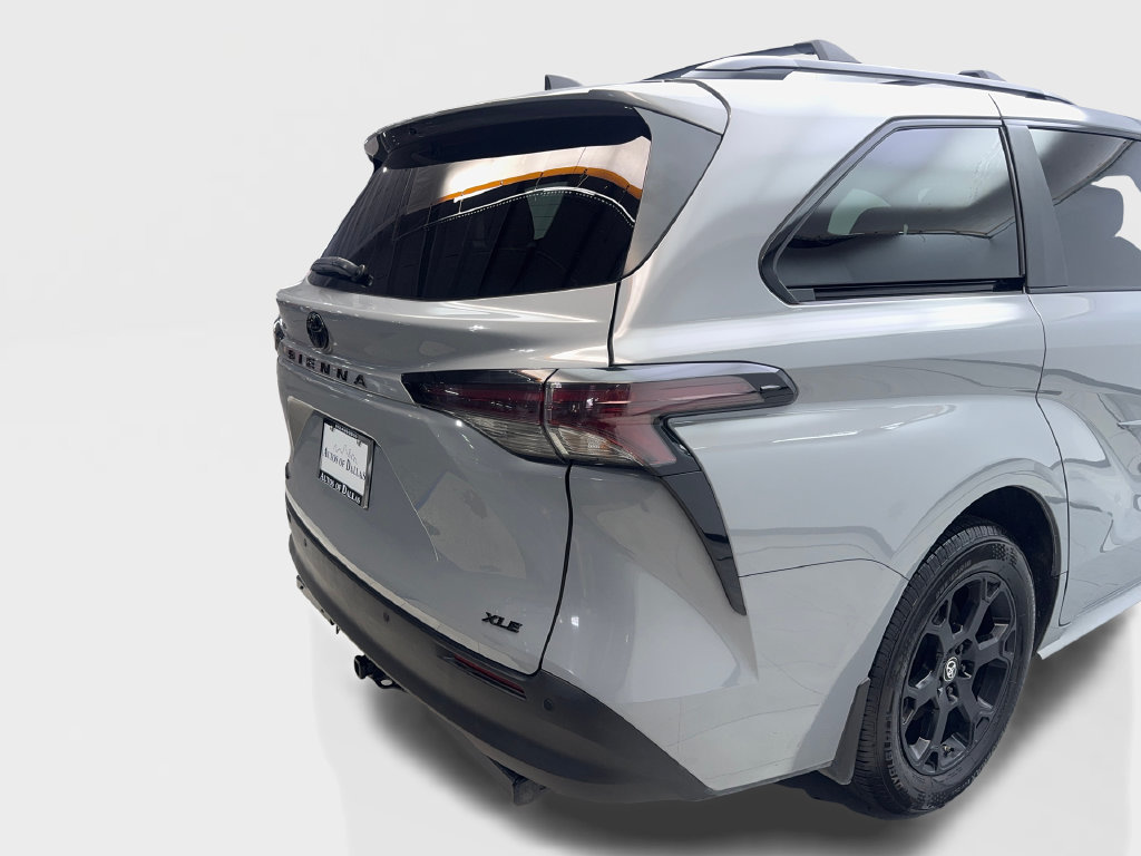 Used 2025 Toyota Sienna XLE Woodland Edition AWD/4WD image 20