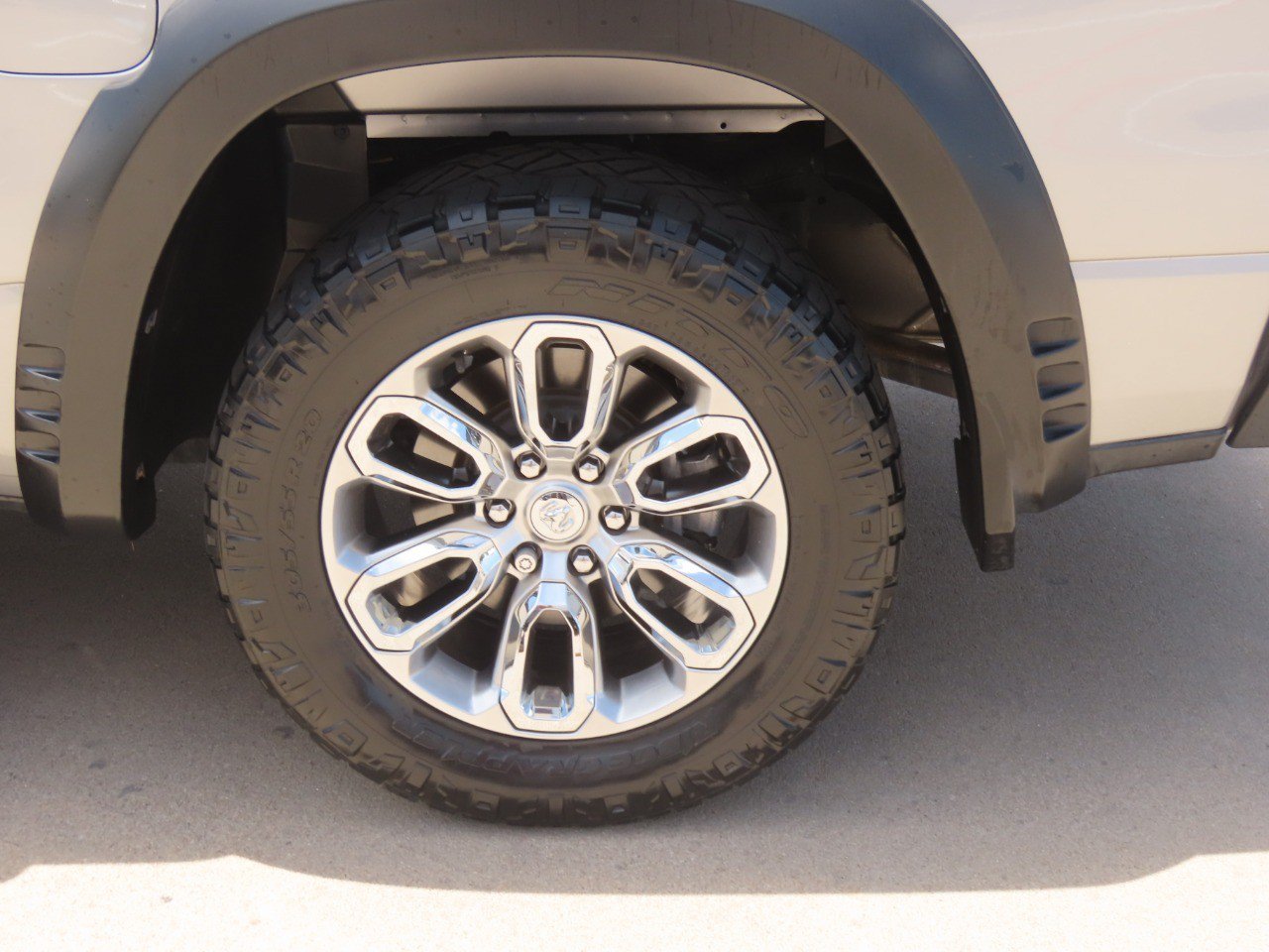 Used 2023 RAM 1500 Laramie AWD/4WD image 17