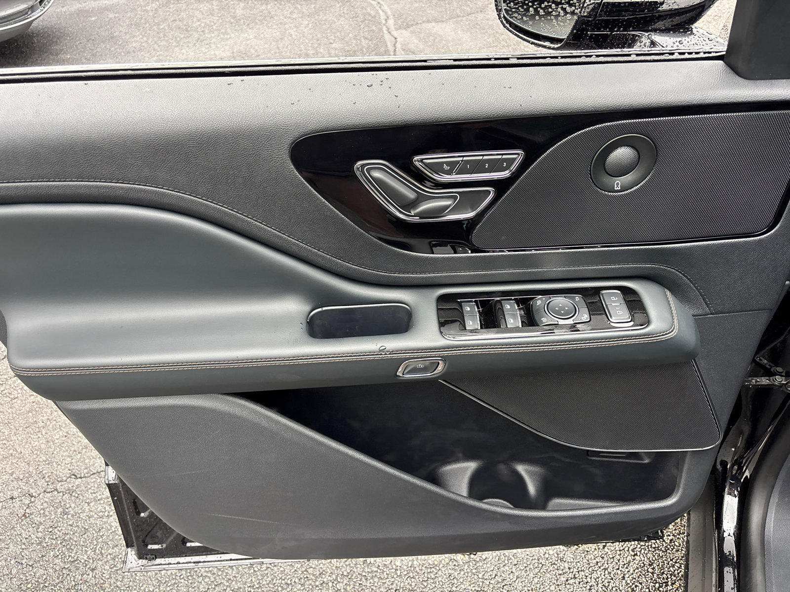 New 2026 Lincoln Aviator Reserve AWD/4WD image 11