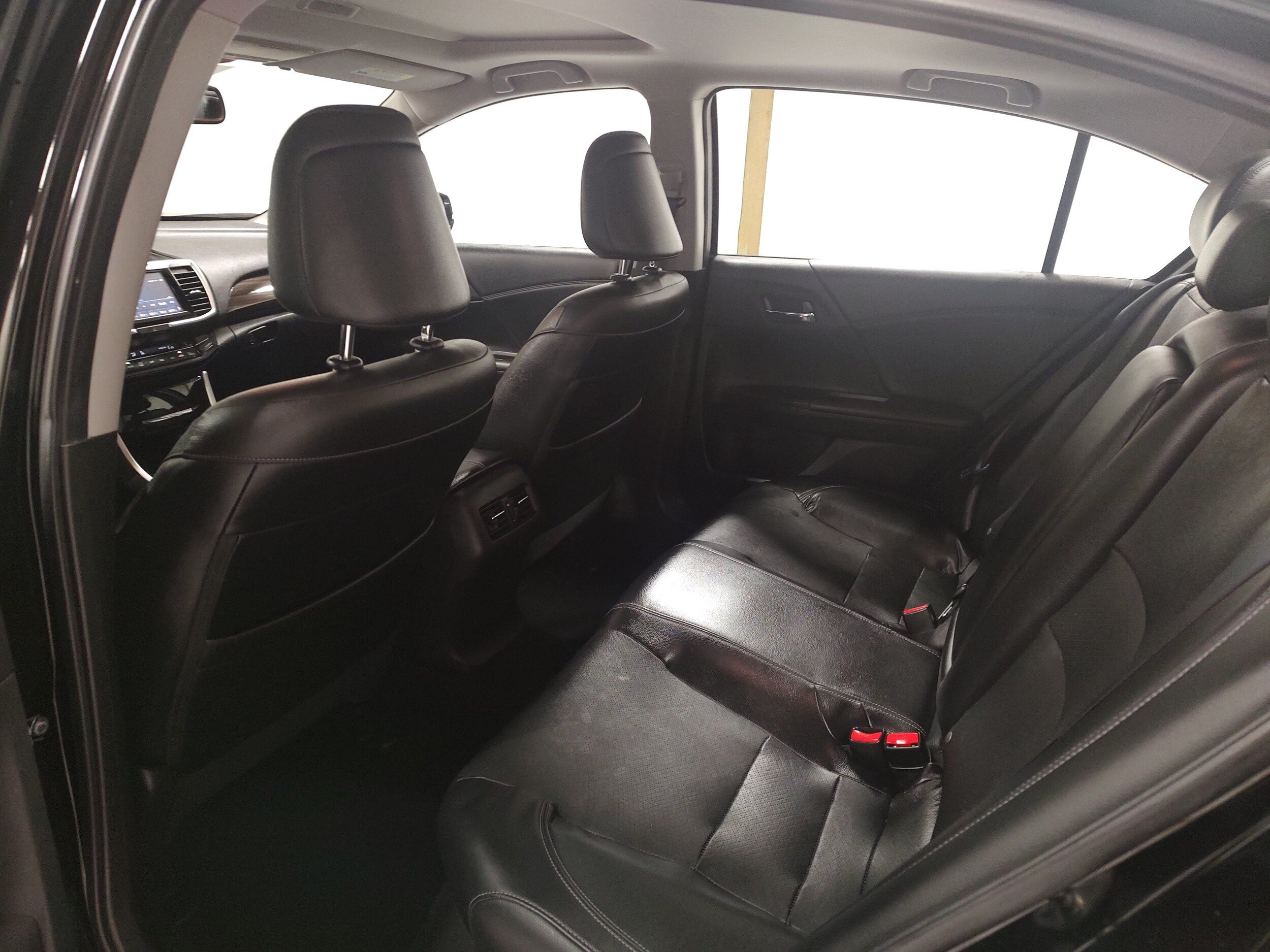 Used 2017 Honda Accord EX-L image 11