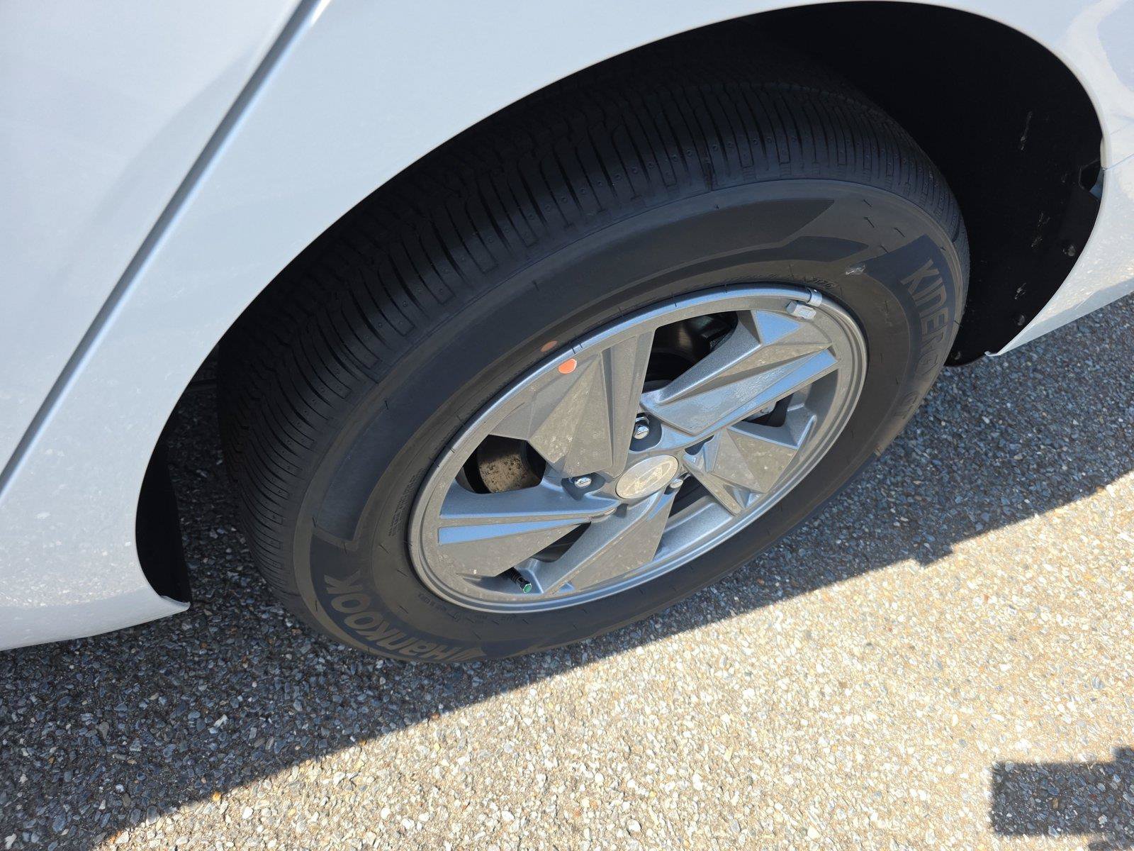 New 2026 Hyundai Elantra SE FWD image 9