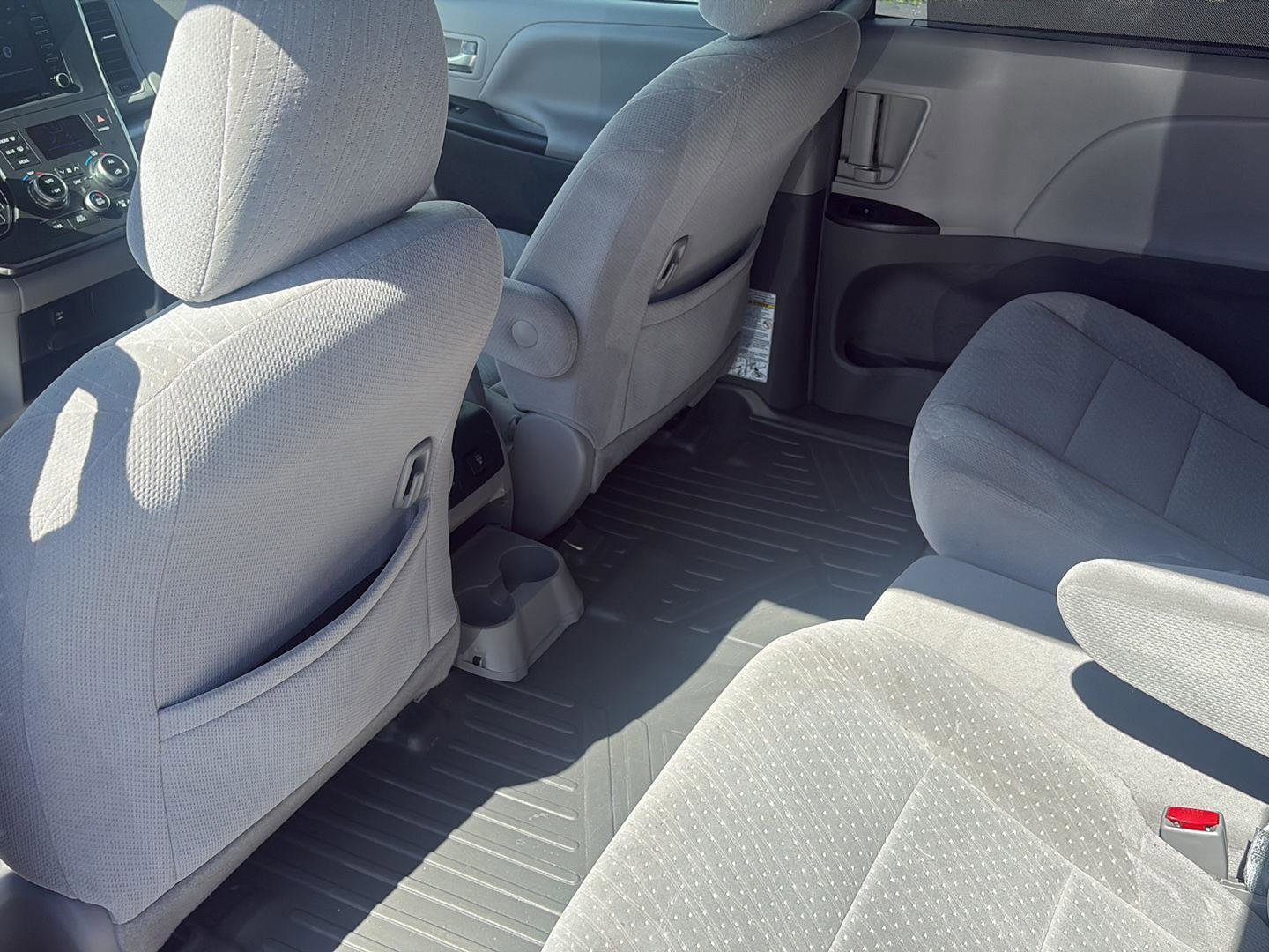 Used 2019 Toyota Sienna LE FWD image 21