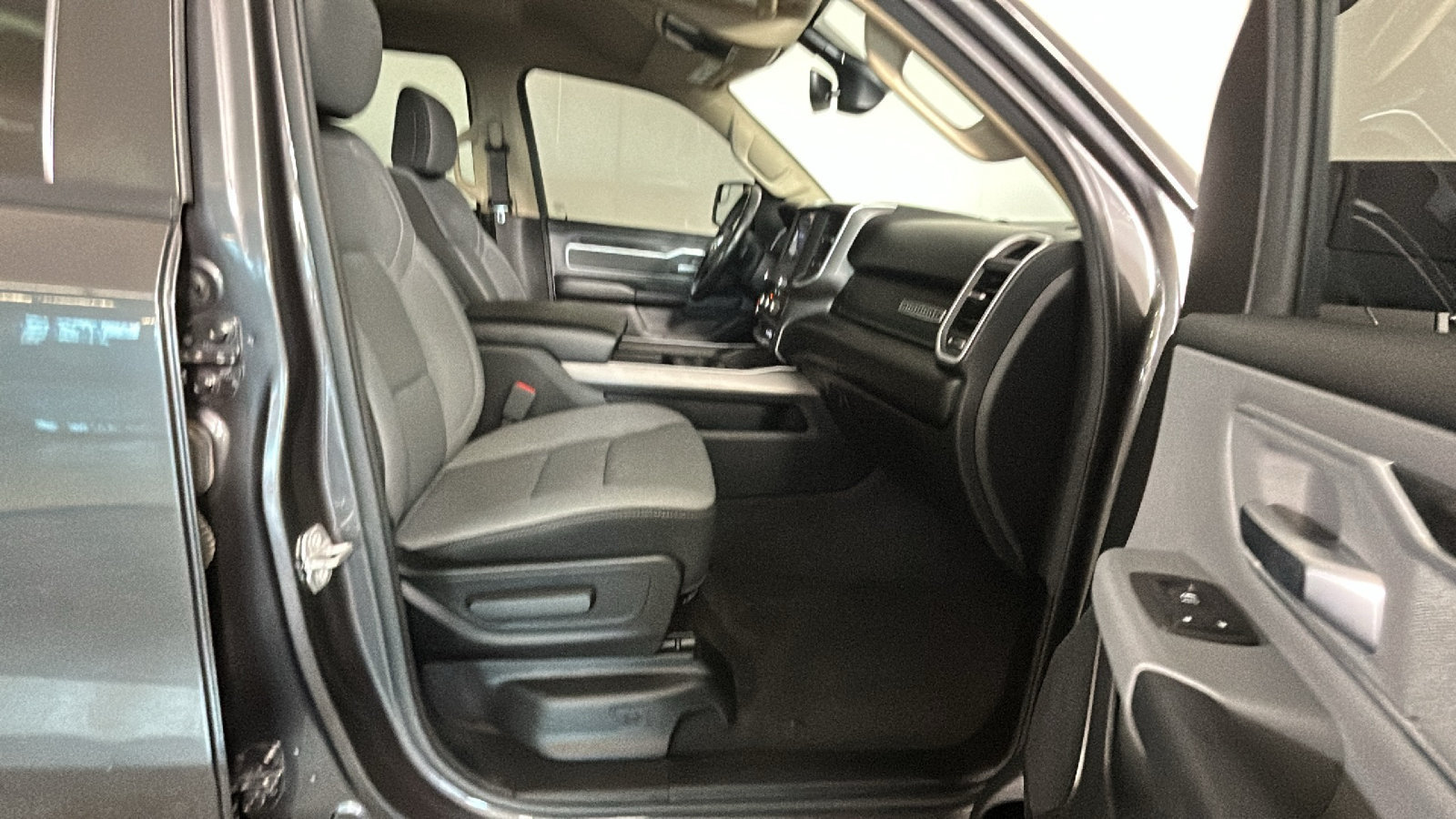 Used 2020 RAM 1500 Big Horn AWD/4WD image 35