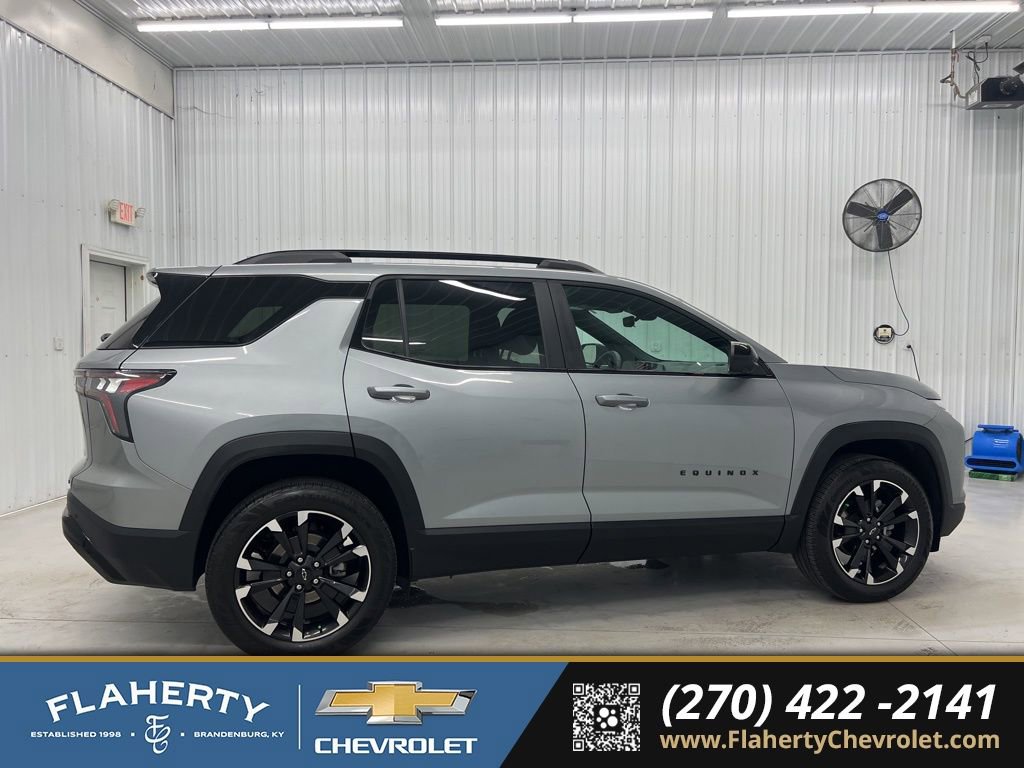 Used 2025 Chevrolet Equinox RS w/ Safety and Technology Package FWD image 2