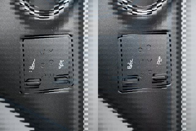 Used 2022 Toyota Camry SE w/ Cold Weather Package image 30