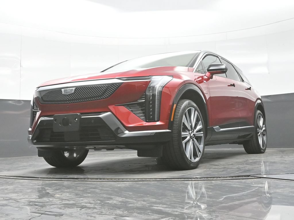 New 2027 Cadillac Optiq Premium Luxury w/ LPO, Floor Liner Package AWD/4WD image 24