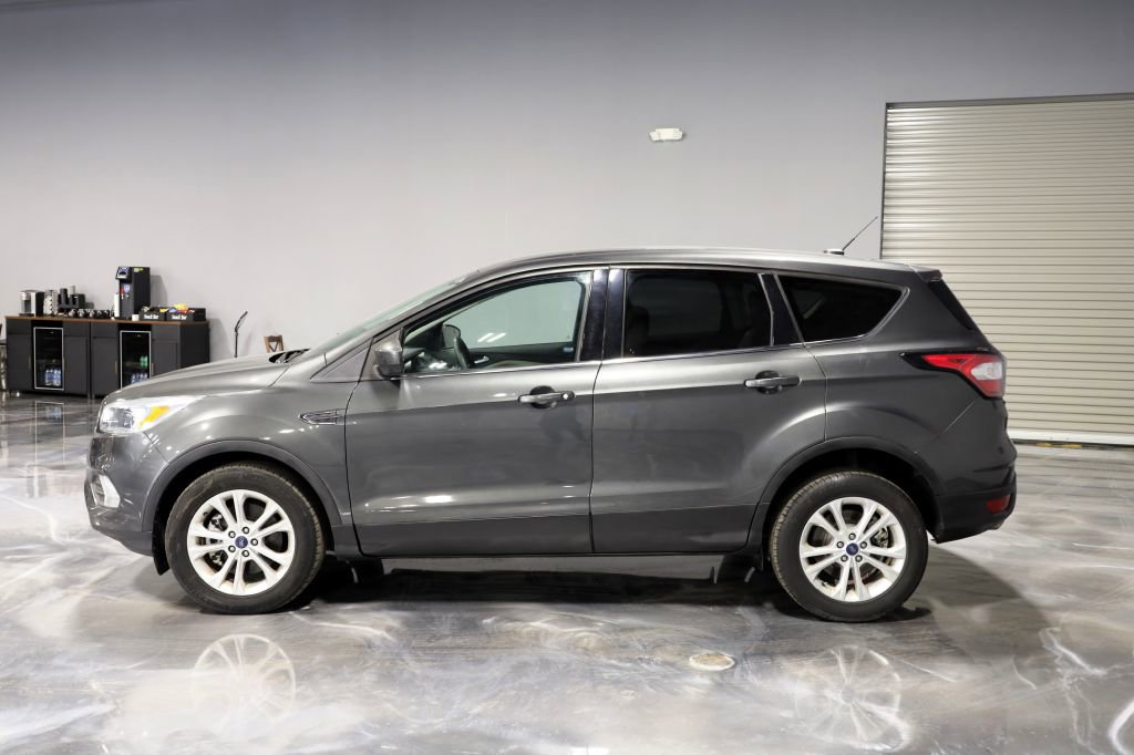 Used 2017 Ford Escape SE w/ SE Cold Weather Package image 4