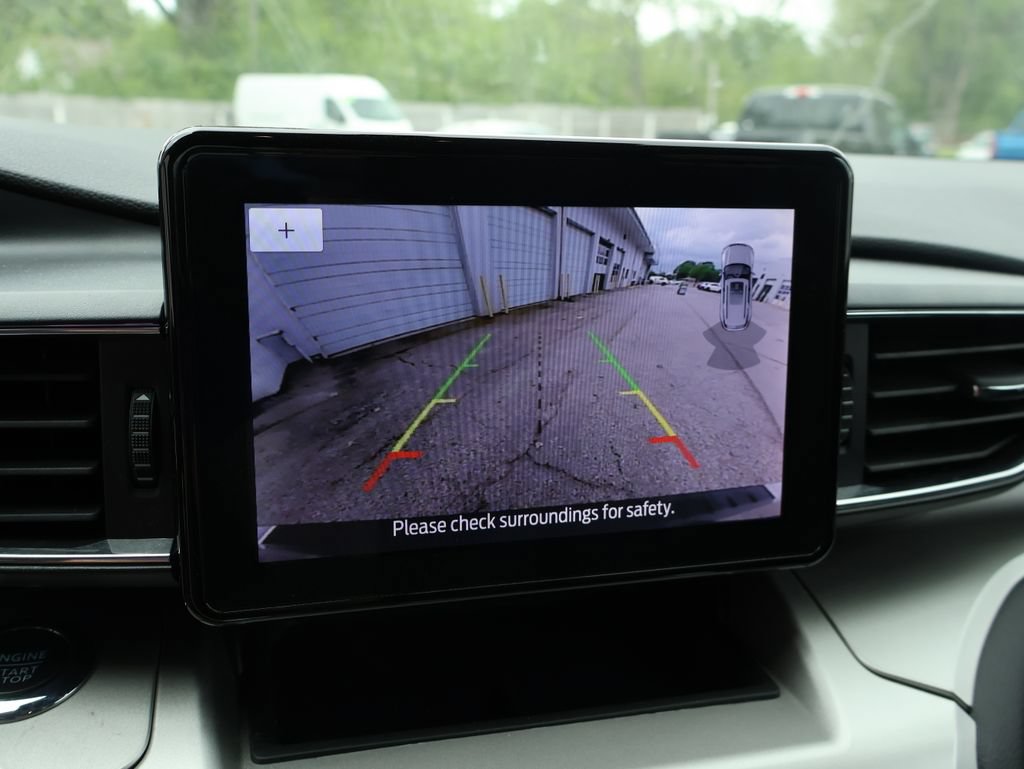 Used 2022 Ford Explorer XLT w/ Equipment Group 202A AWD/4WD image 12
