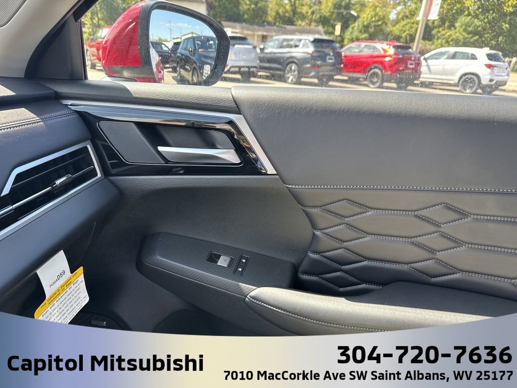 New 2025 Mitsubishi Outlander SEL image 28