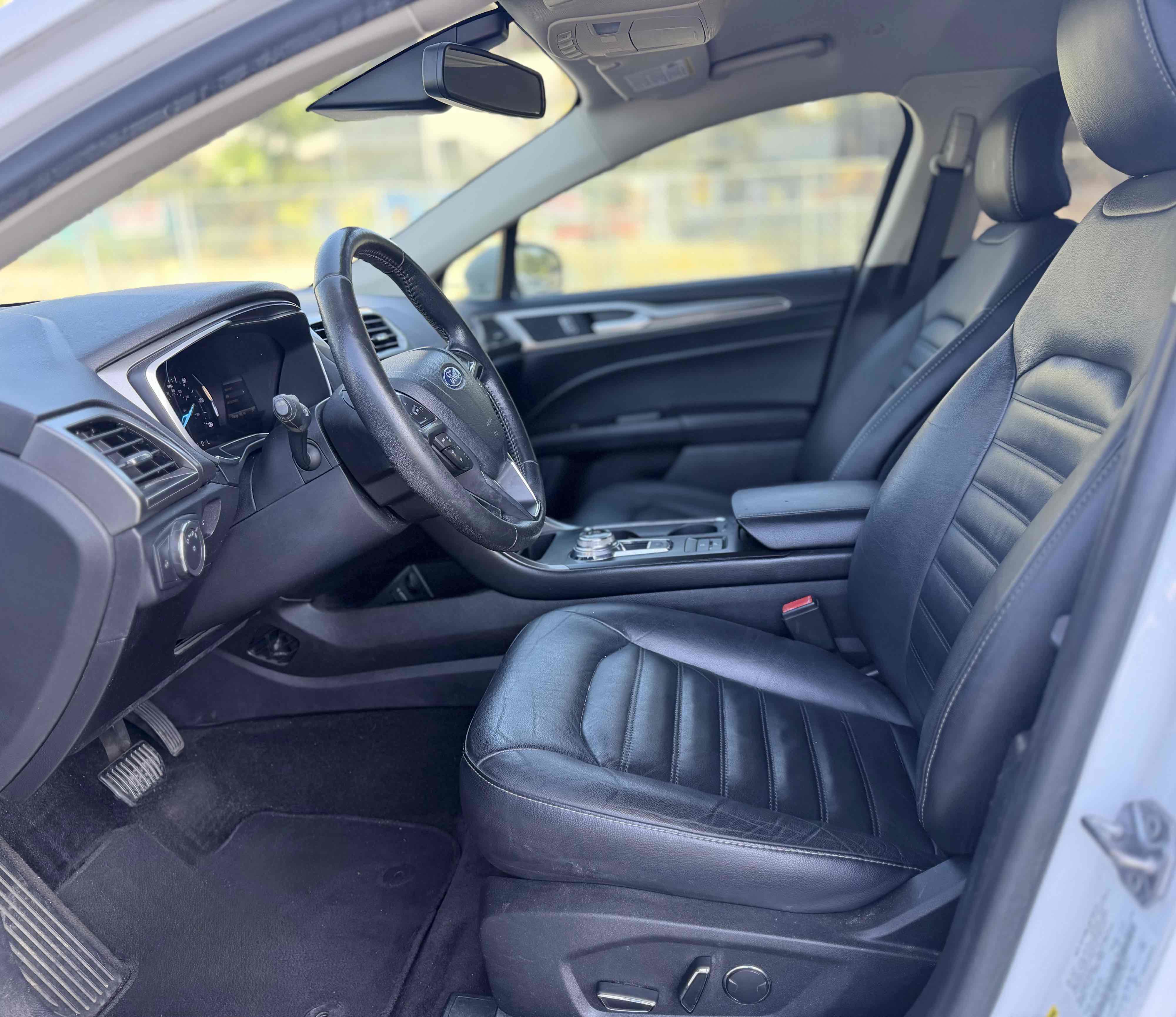 Used 2018 Ford Fusion SE w/ Equipment Group 602A FWD image 23