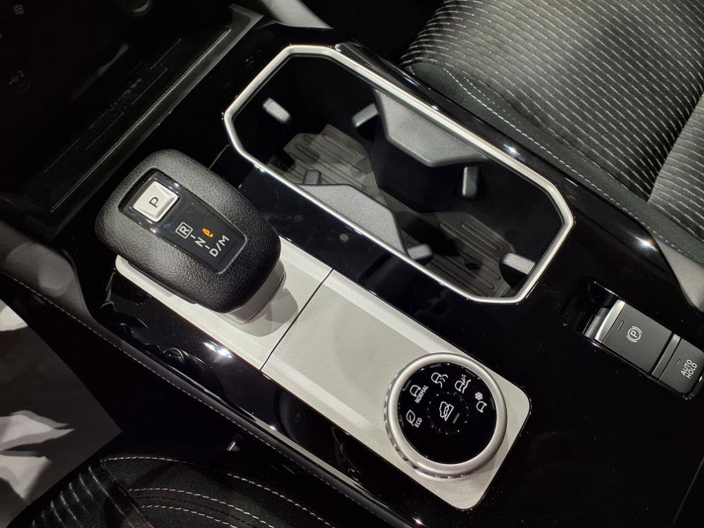 New 2025 Mitsubishi Outlander ES image 17