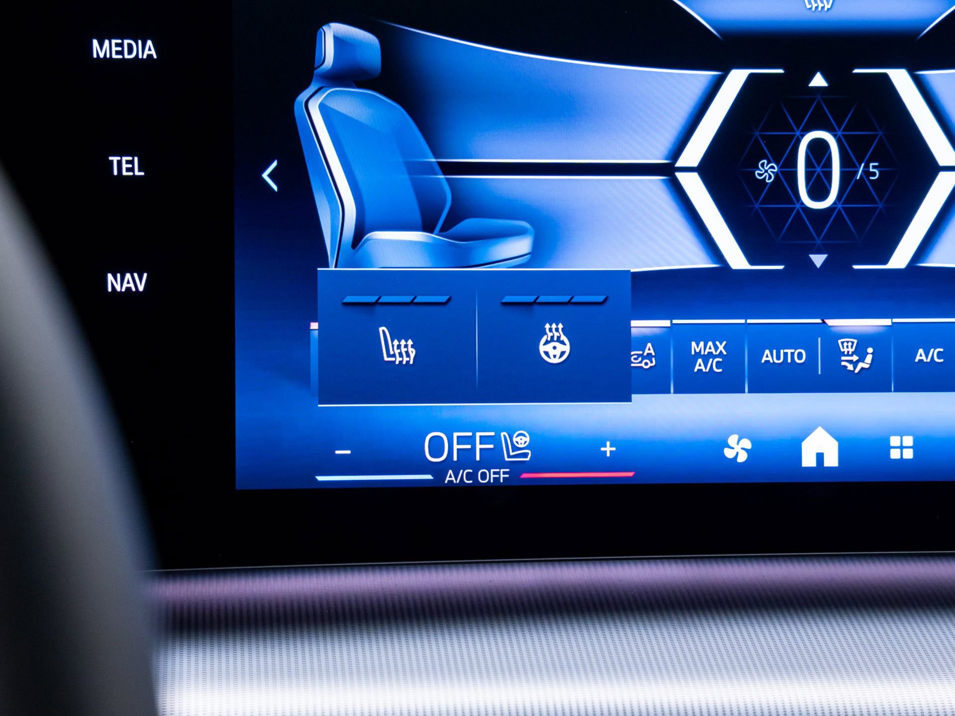 Certified 2025 BMW X2 xDrive28i w/ Premium Package image 27