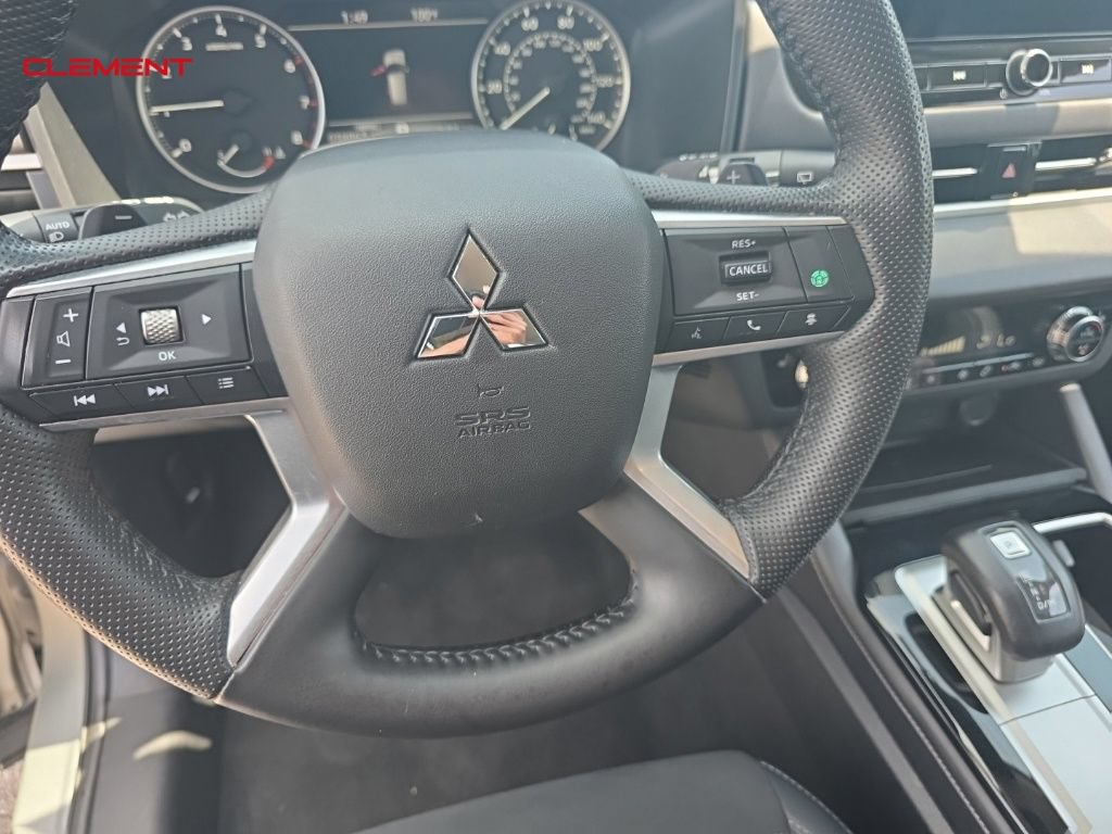 Used 2025 Mitsubishi Outlander SE AWD/4WD image 14