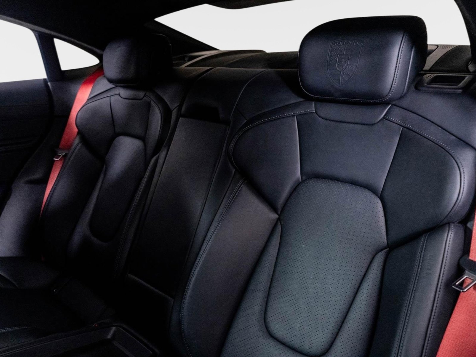 Used 2024 Porsche Taycan GTS w/ Premium Package (P6U) image 27