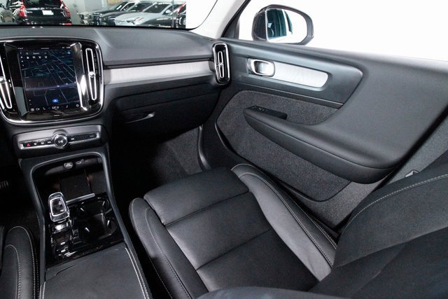Certified 2025 Volvo XC40 B5 Plus image 7