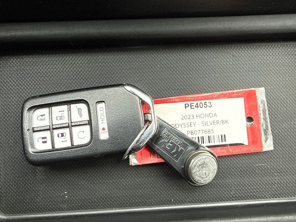 Certified 2023 Honda Odyssey Touring image 4