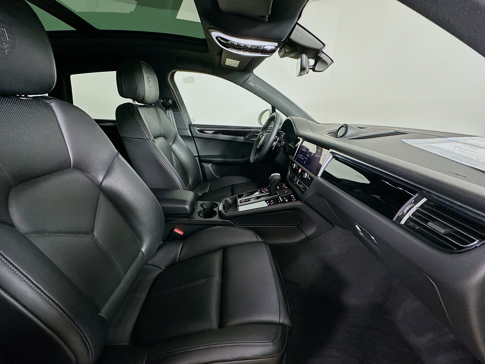New 2026 Porsche Macan AWD/4WD image 43