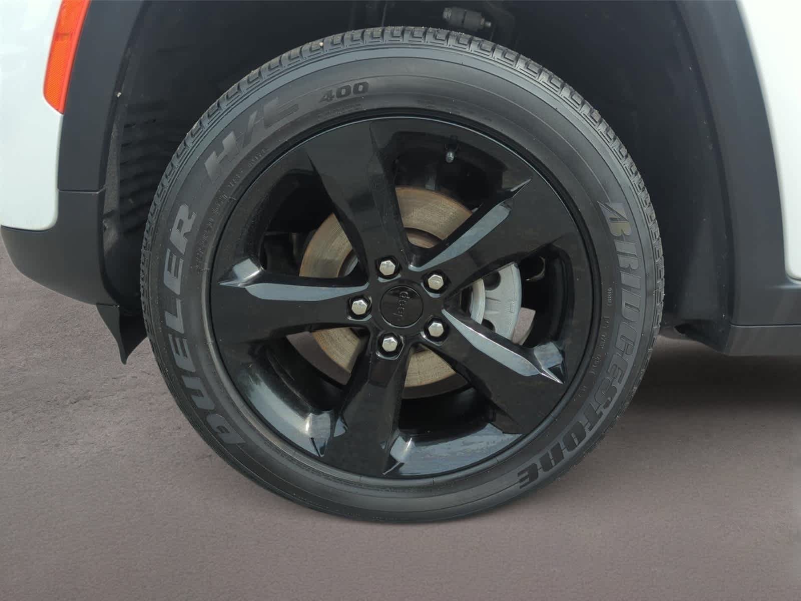 Used 2023 Jeep Grand Cherokee Altitude AWD/4WD image 10
