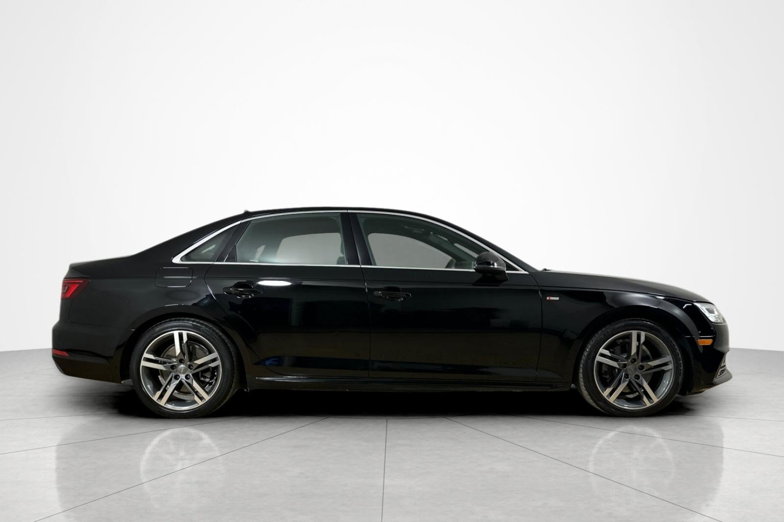 Used 2018 Audi A4 2.0T Ultra Premium Plus w/ Premium Plus Package FWD image 6