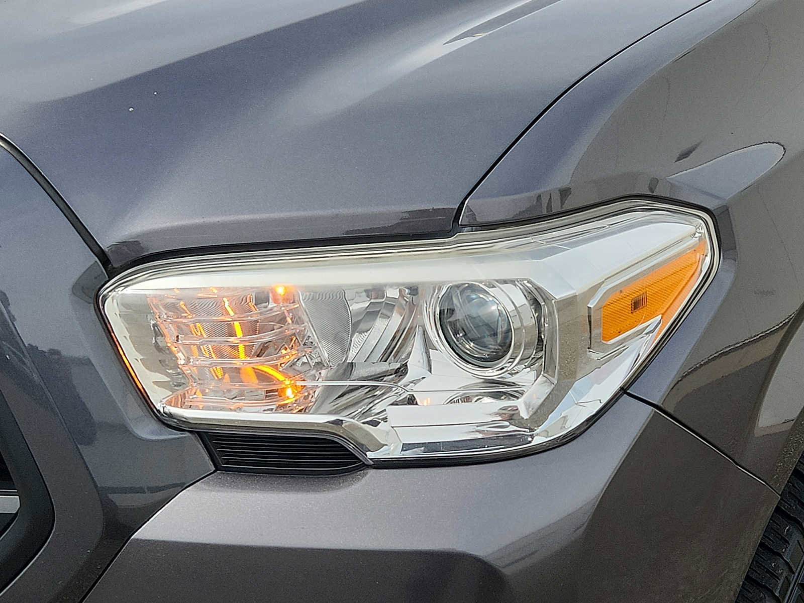 Used 2018 Toyota Tacoma SR w/ SR Convenience Package image 9