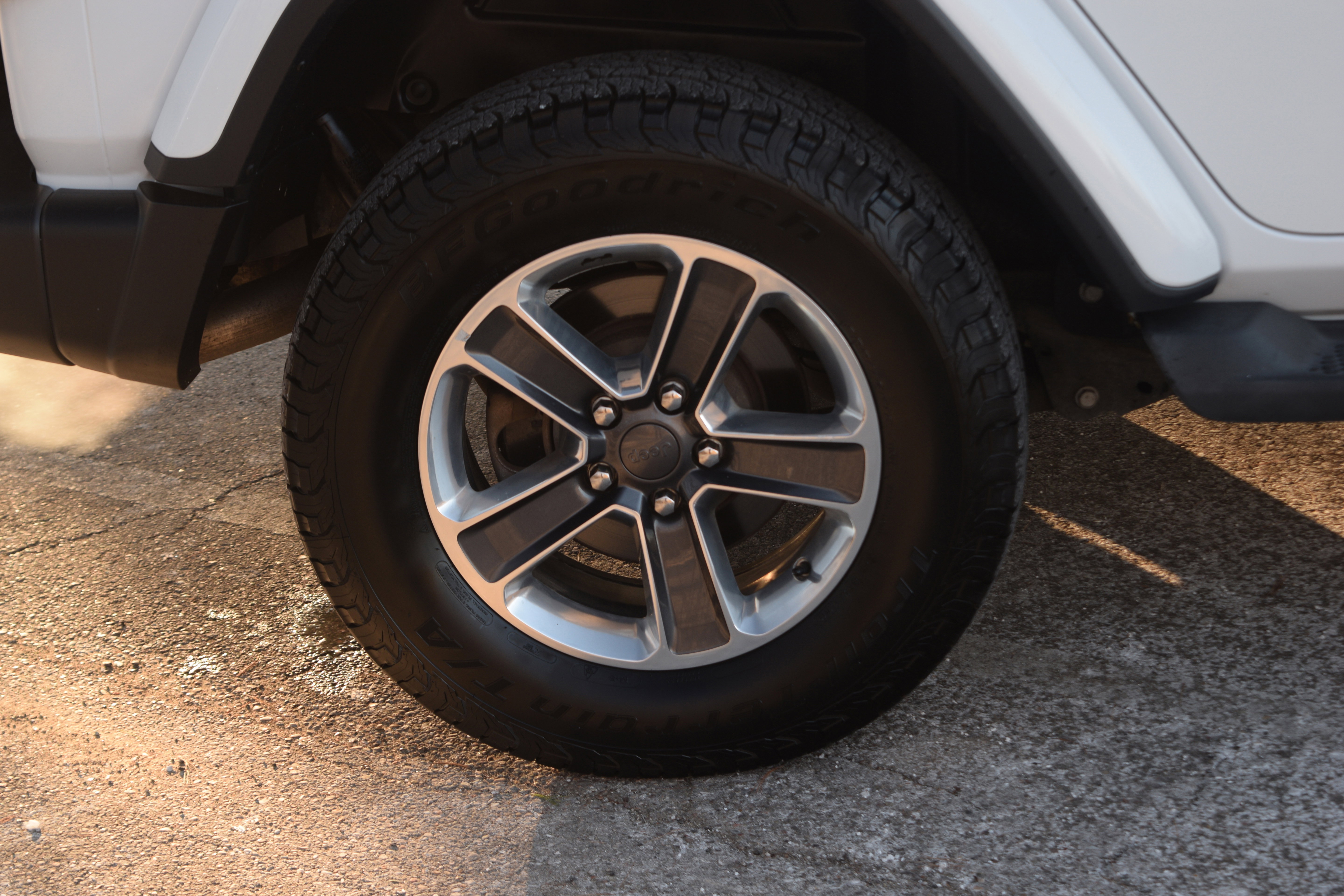 Used 2018 Jeep Wrangler Unlimited Sahara image 25