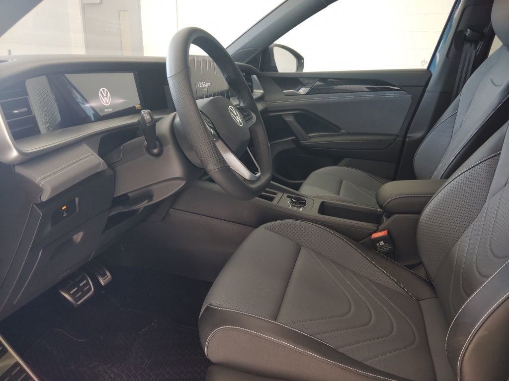 New 2026 Volkswagen Tiguan SE R-Line AWD/4WD image 10