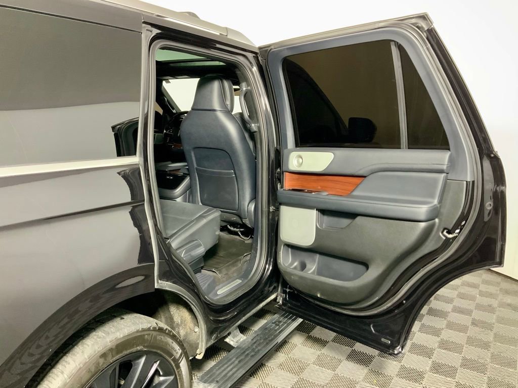 Used 2022 Lincoln Navigator Reserve image 34