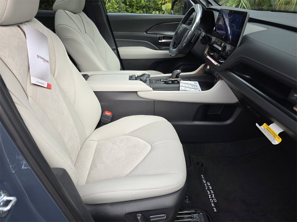 New 2026 Toyota Grand Highlander AWD Hybrid image 14