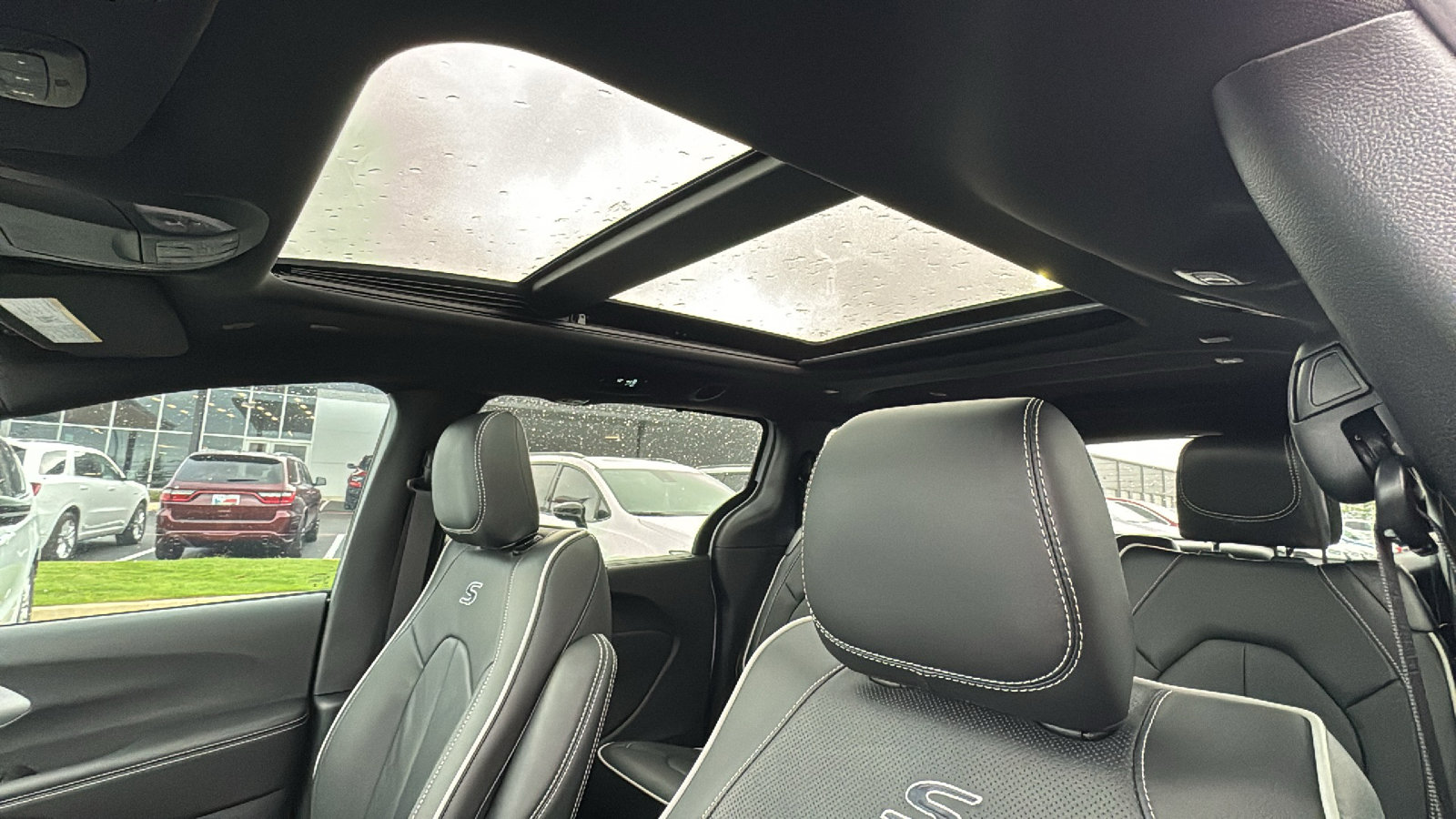 New 2026 Chrysler Pacifica Limited FWD image 14