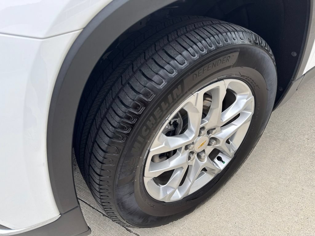 Used 2021 Chevrolet Traverse LT FWD image 44