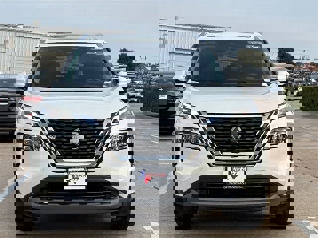 Used 2023 Nissan Rogue SV w/ SV Premium Package image 3