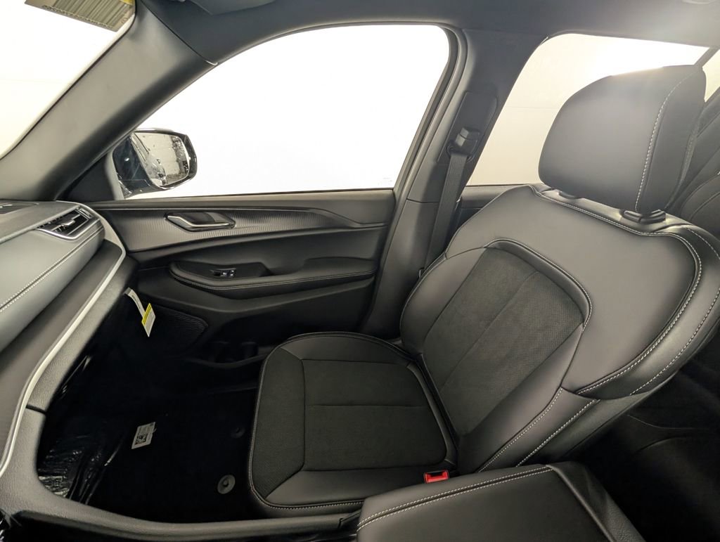 New 2025 Jeep Grand Cherokee Laredo image 28