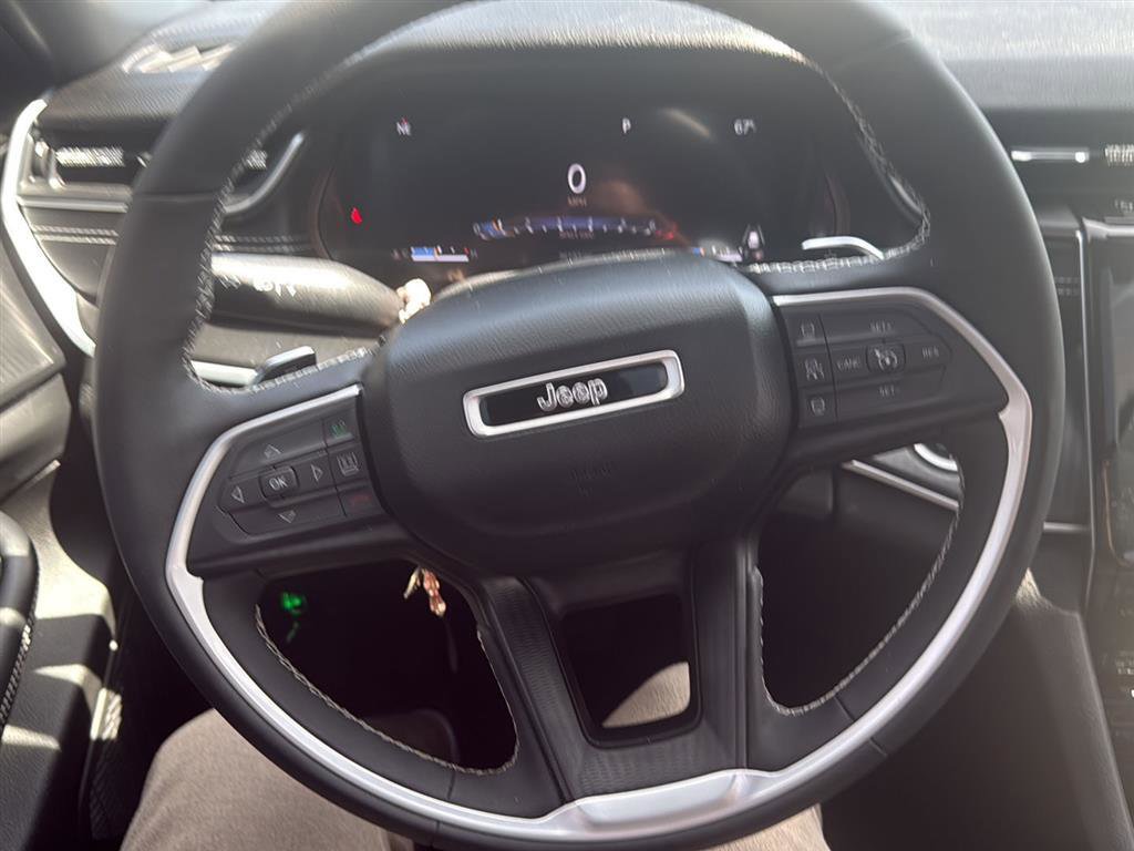Used 2024 Jeep Grand Cherokee Altitude AWD/4WD image 4