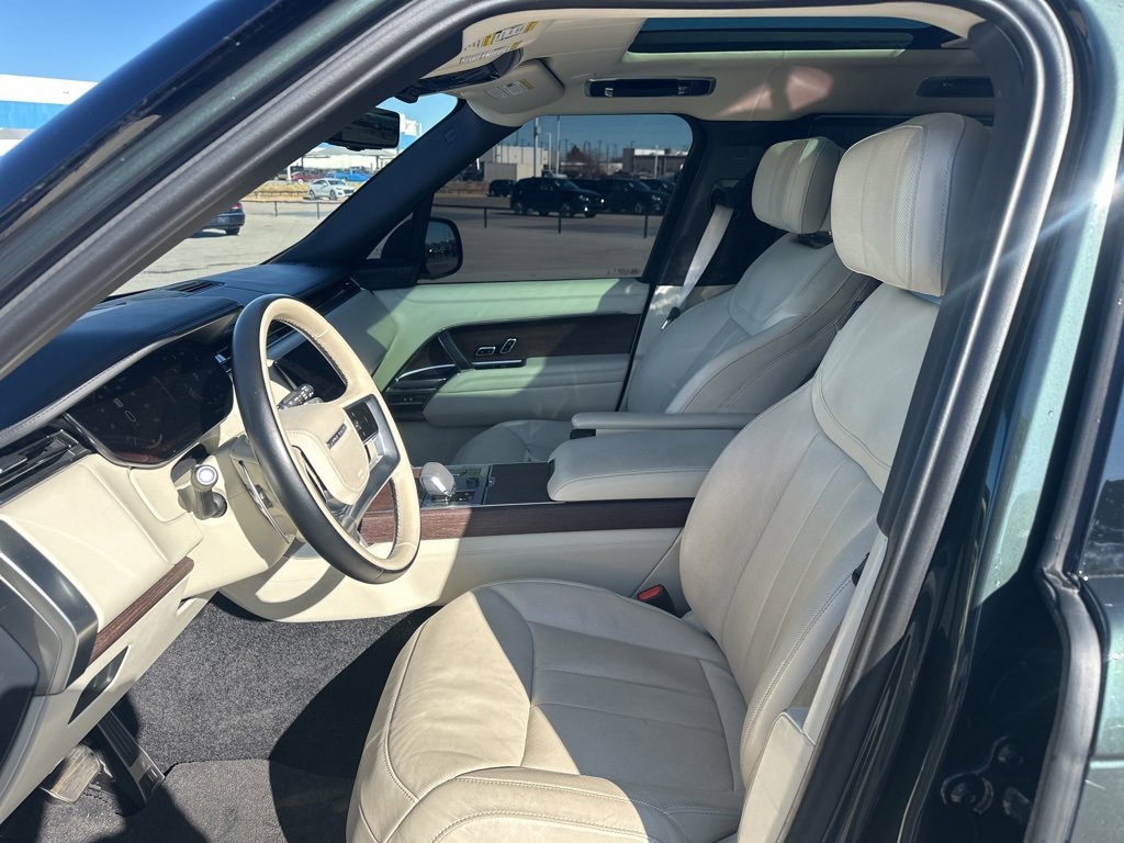 Used 2023 Land Rover Range Rover Autobiography image 7