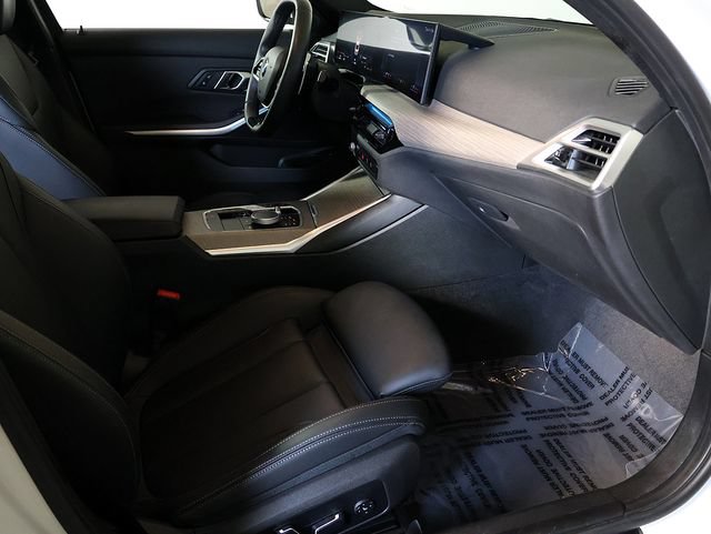 Used 2025 BMW 330i xDrive Sedan AWD/4WD image 34