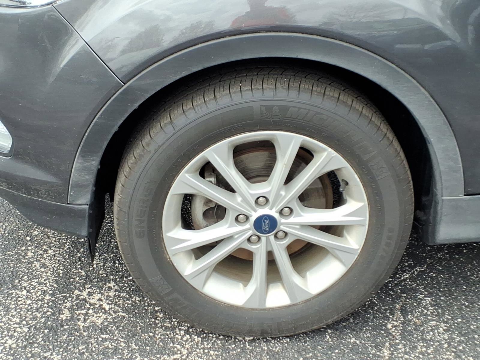 Used 2019 Ford Escape SE image 32