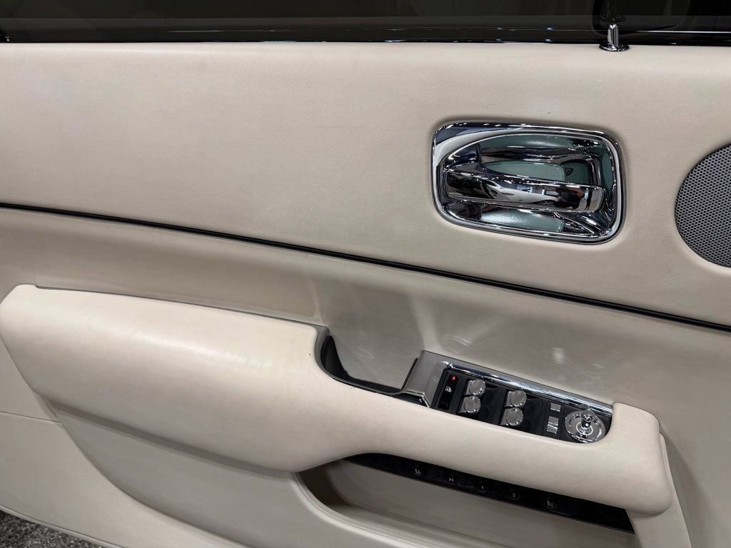 Used 2019 Rolls-Royce Wraith image 14