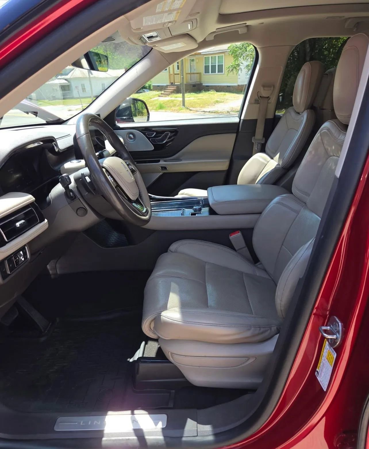 Used 2020 Lincoln Aviator Reserve w/ Equipment Group 202A AWD/4WD image 9