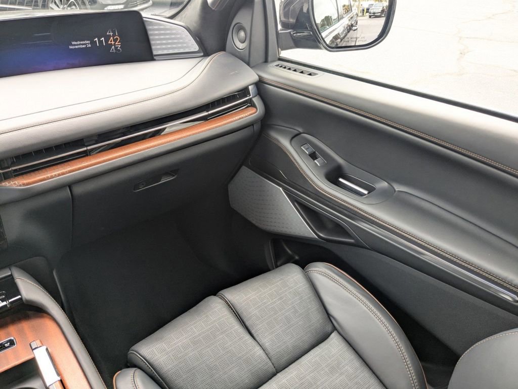 New 2025 Lincoln Navigator L Black Label image 18