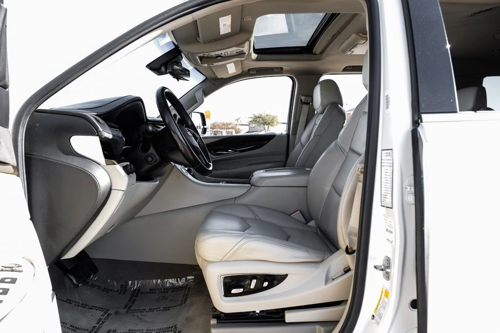 Used 2020 Cadillac Escalade ESV Premium Luxury image 3
