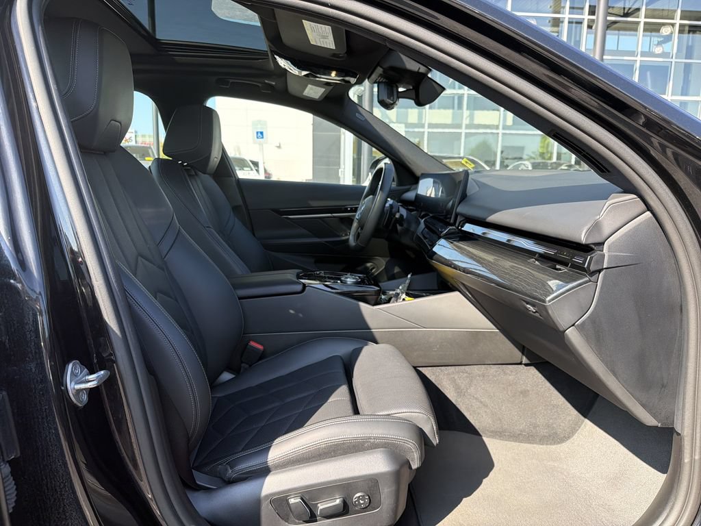 Used 2024 BMW 530i RWD image 17