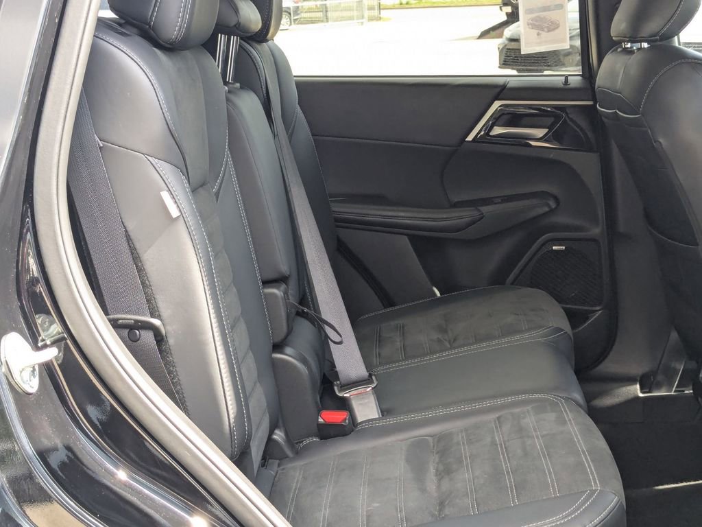 Used 2025 Mitsubishi Outlander SE FWD image 26