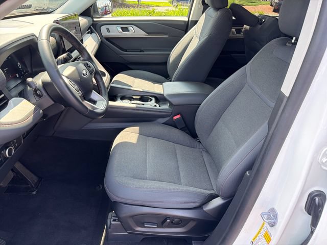 Used 2025 Ford Explorer Active AWD/4WD image 9