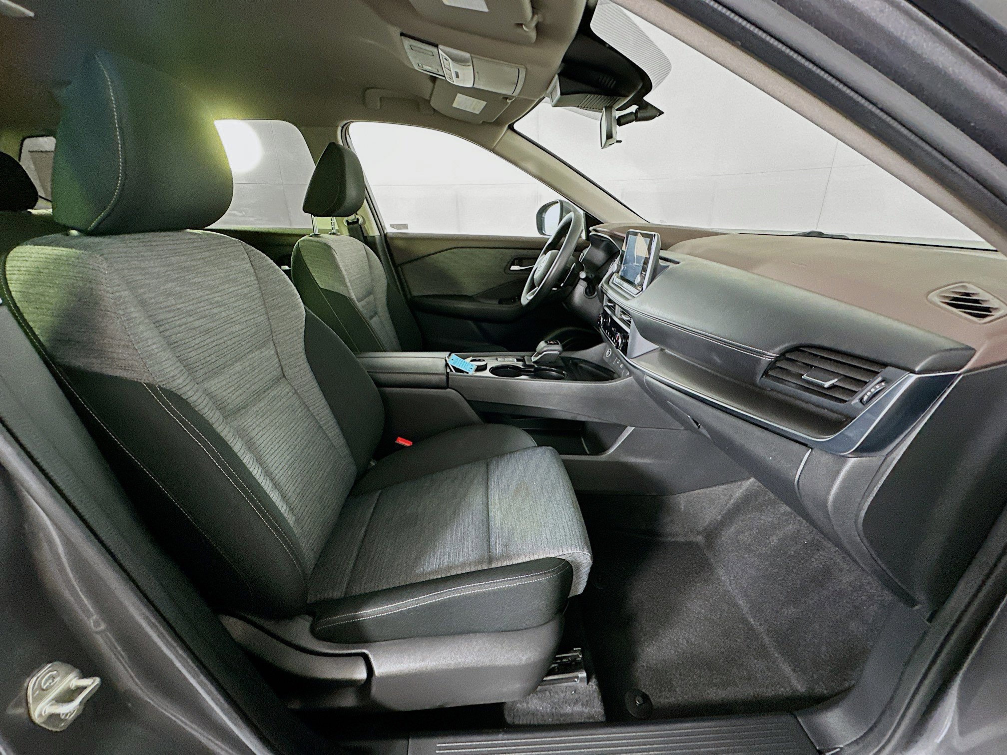 Used 2023 Nissan Rogue SV image 29