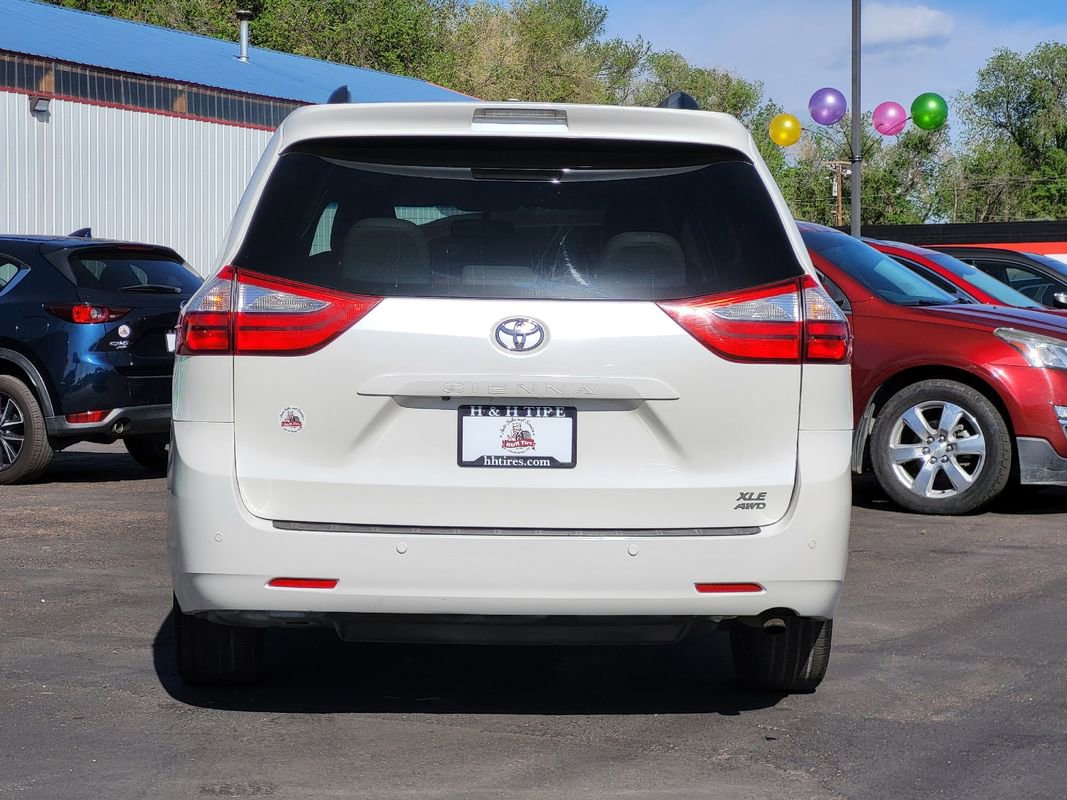 Used 2017 Toyota Sienna XLE w/ XLE Navigation Package AWD/4WD image 10